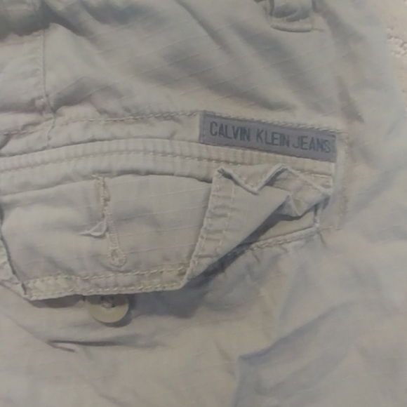 Mens calvin Klein cargo shorts - Picture 3 of 3